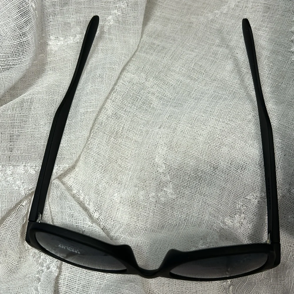 NWT Wayfarer style sunglasses with two interchangeable mirror lenses
